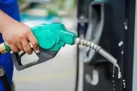 Lý giải nguyên nhân giá xăng giảm gần 10.000 đồng chỉ trong 2 ngày