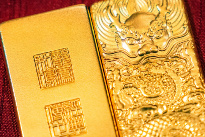 Vàng sụt giá mạnh do USD bật tăng trở lại